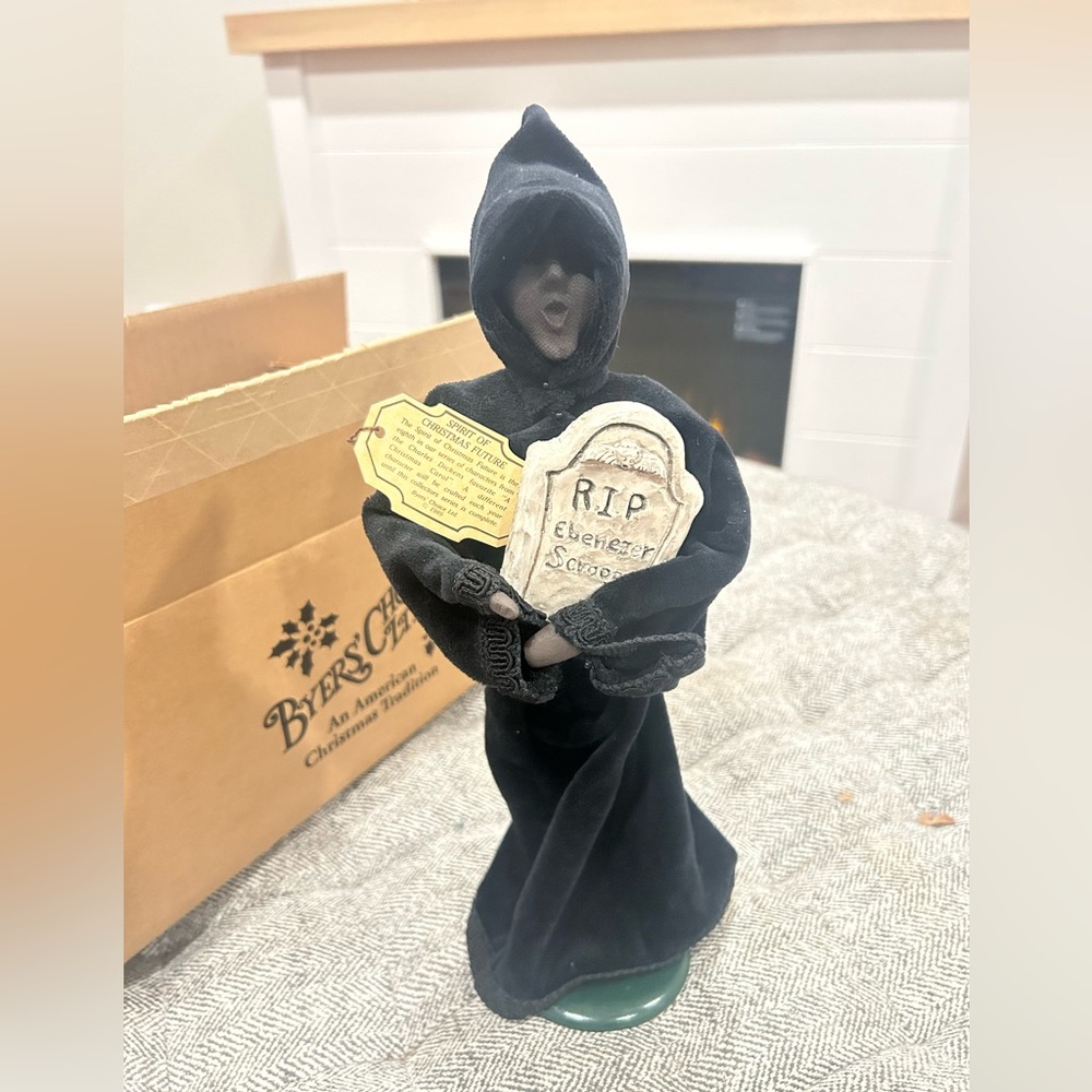 Byers Choice “Ghost of Christmas Past” Caroler